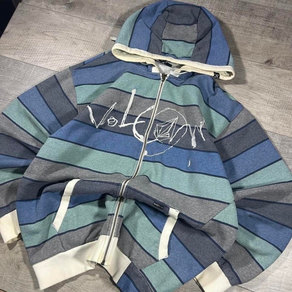 Y2K, emo, grunge, distressed, blue  Volcom embroidered full zip skater hoodie
